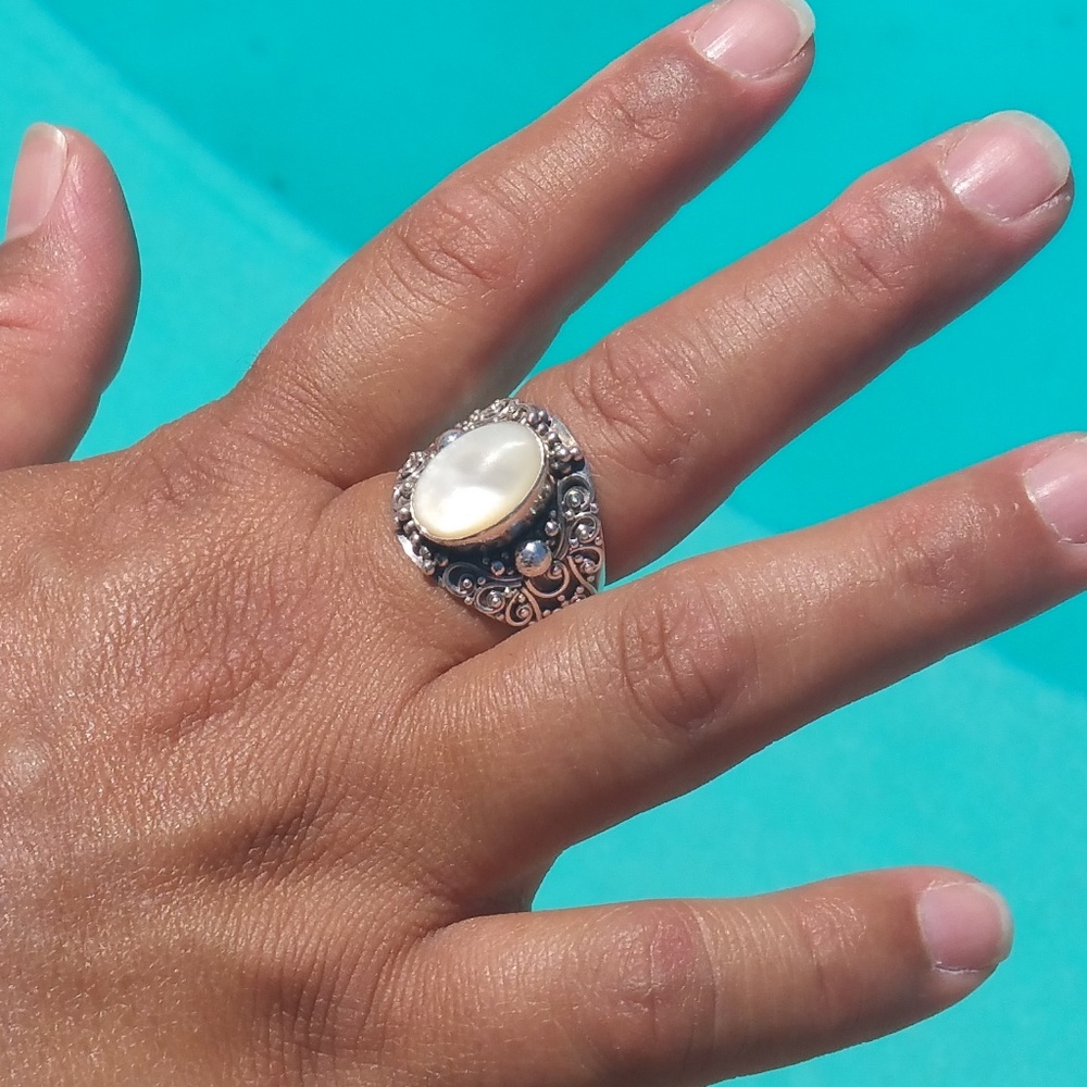 Beautiful Silver Ring - Picture 2 of 5